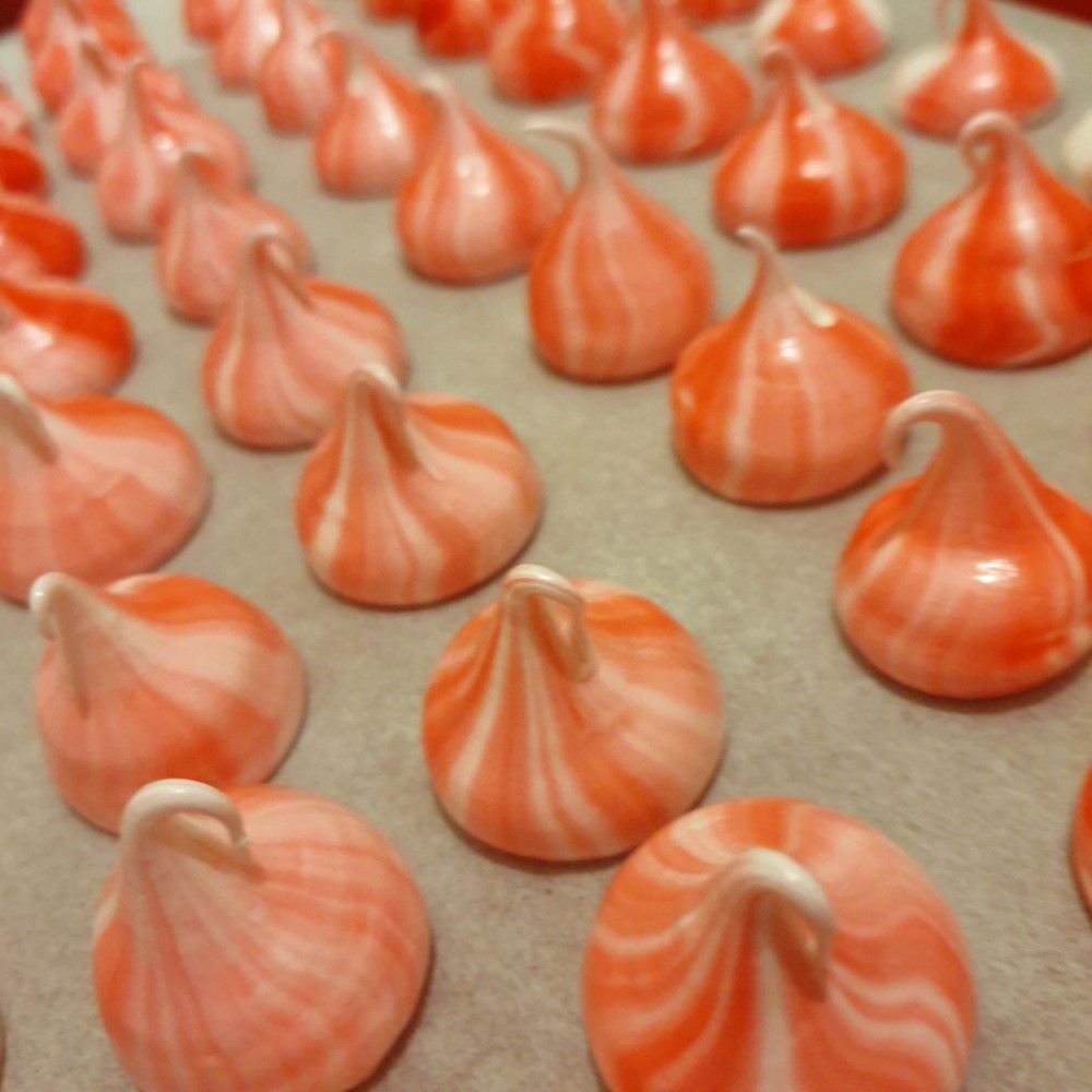 Peppermint Meringue Kisses